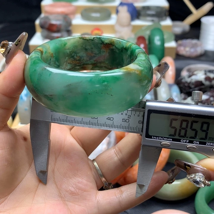 未镶嵌手镯石英质玉