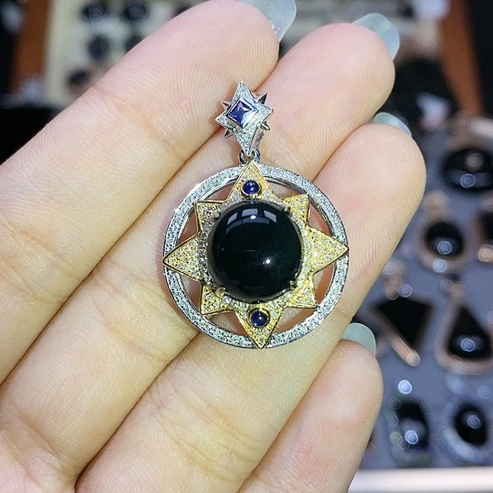 颈饰18K金镶嵌翡翠八芒星