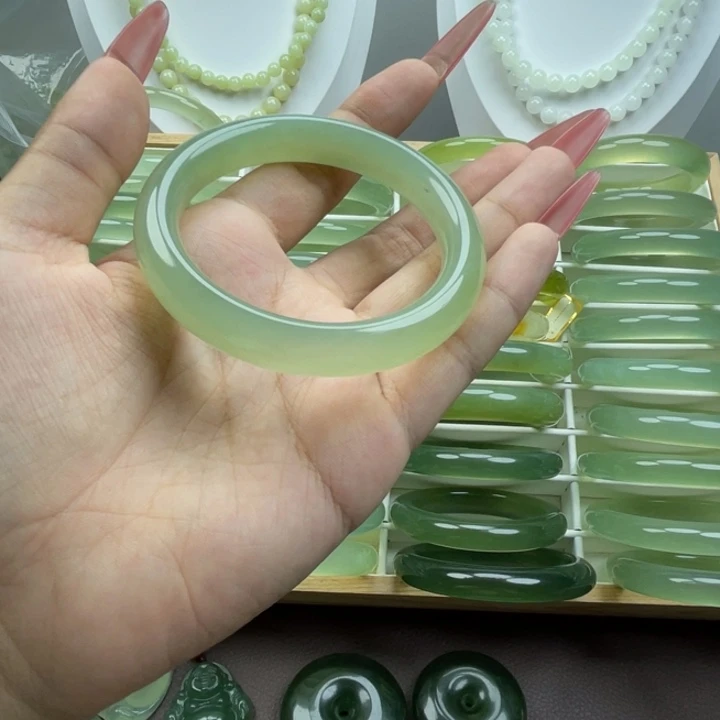 喜***乐蛇纹石玉未镶嵌手镯