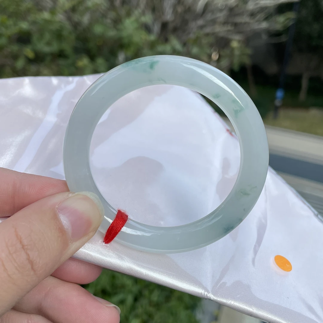 天然翡翠飘花手镯 五十一点一圈口 圆条