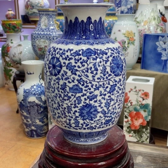 全手工釉下青花缠枝花冬瓜瓶爱**罗