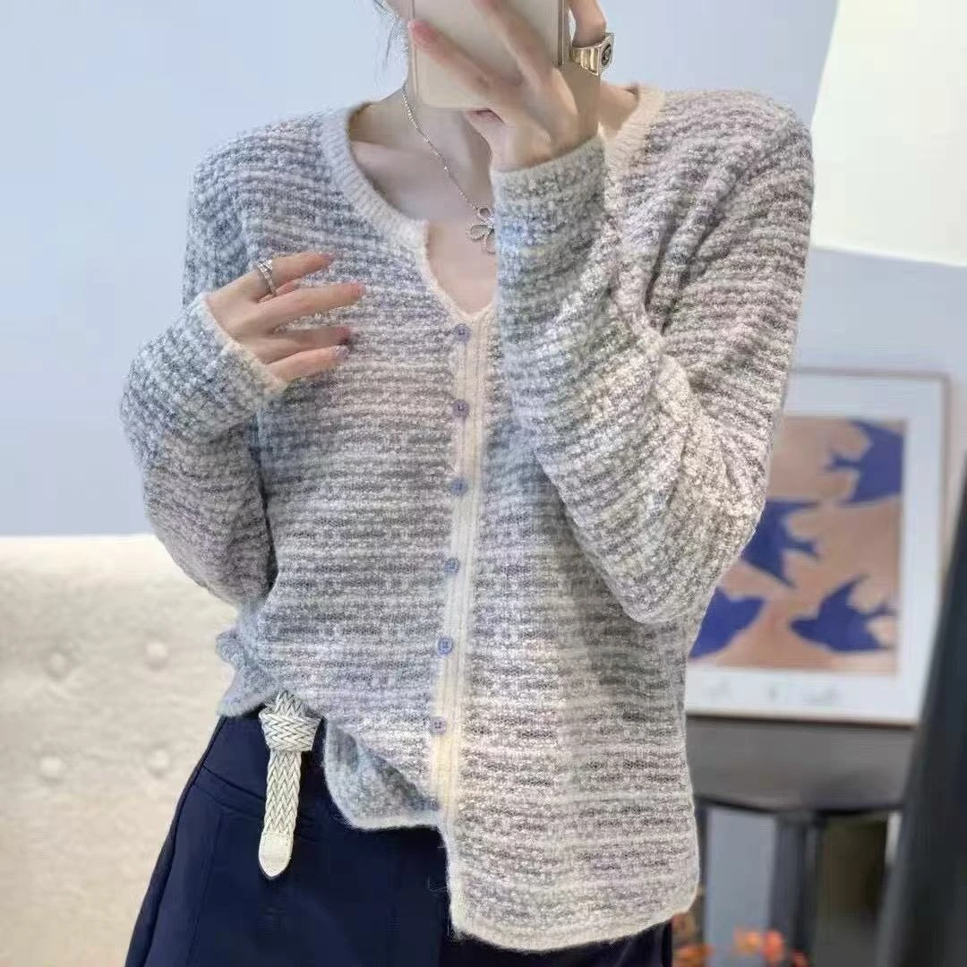 【小香风】春秋款时尚简约小V领针织衫
