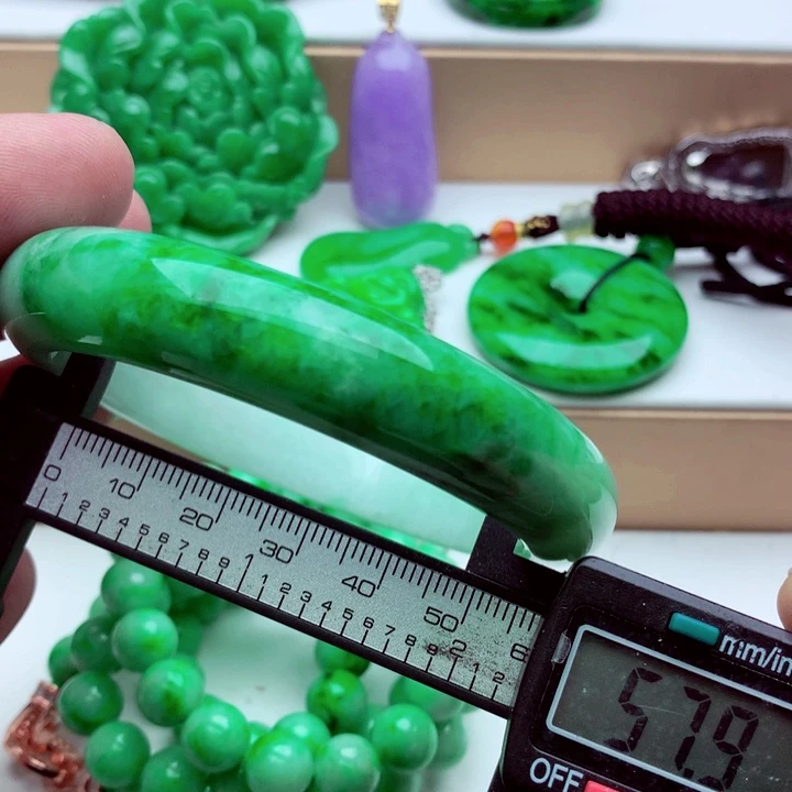 翡翠未镶嵌手镯…．