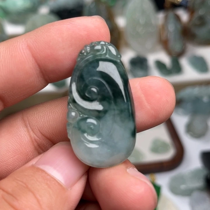 颈饰未镶嵌翡翠如意