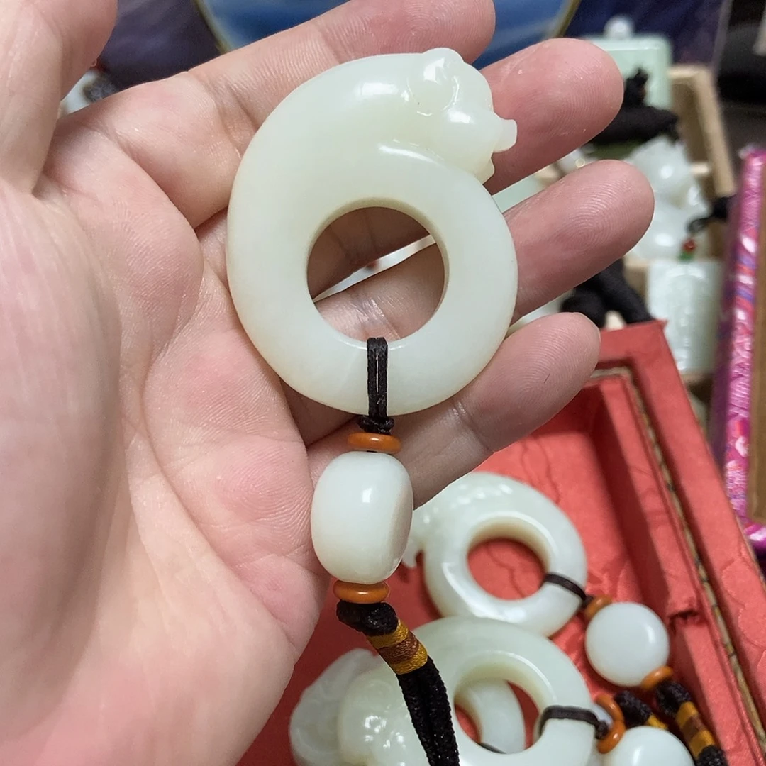 徒***劳和田玉（糖玉）未镶嵌手链
