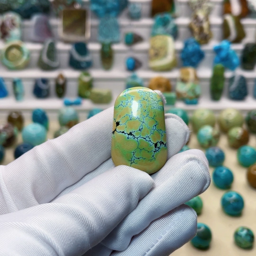 绿松石未镶嵌珠宝奇石