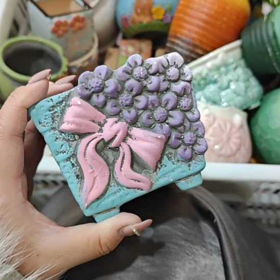 当场凑满15发货，不凑不发，花盆盆口不方不圆有针孔黑点矿点是正常