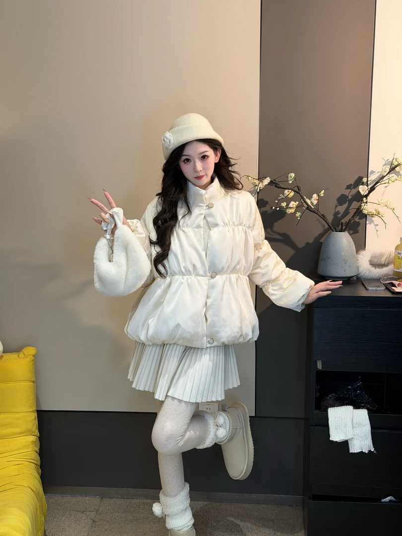 蔡小姐2025冬季白色花苞高级感气质小个子白鸭绒羽绒服外套