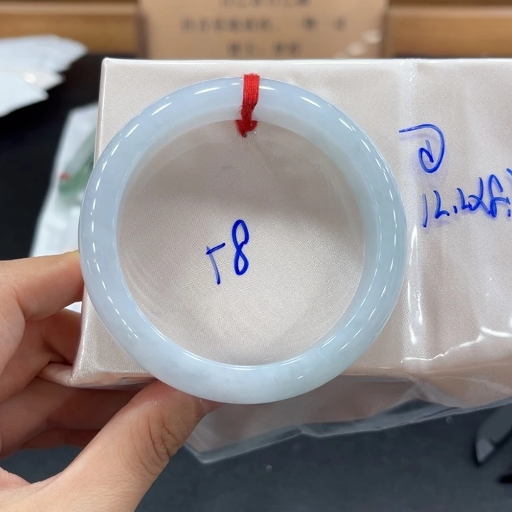 翡翠手镯未镶嵌翡翠