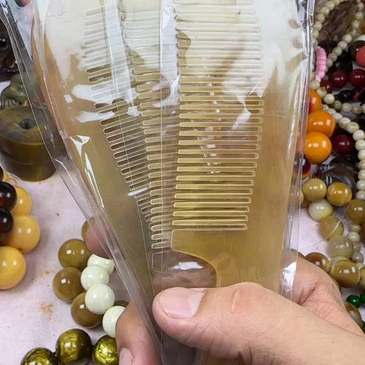 大果紫檀（缅甸花梨）梳子一个