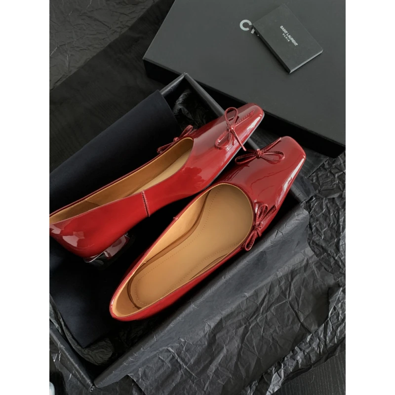 2025早春新款低跟法式方头