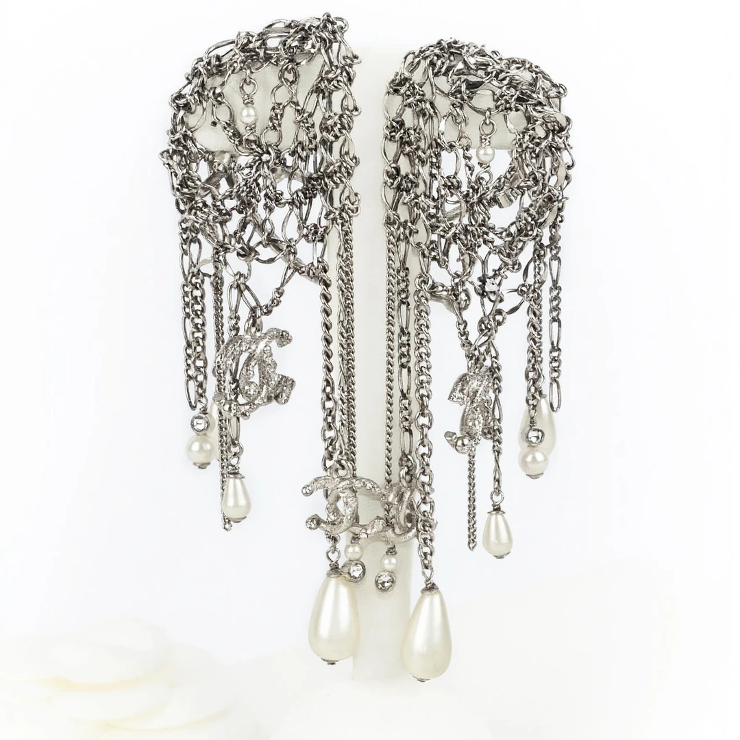 CHANEL银色网兜耳挂耳环