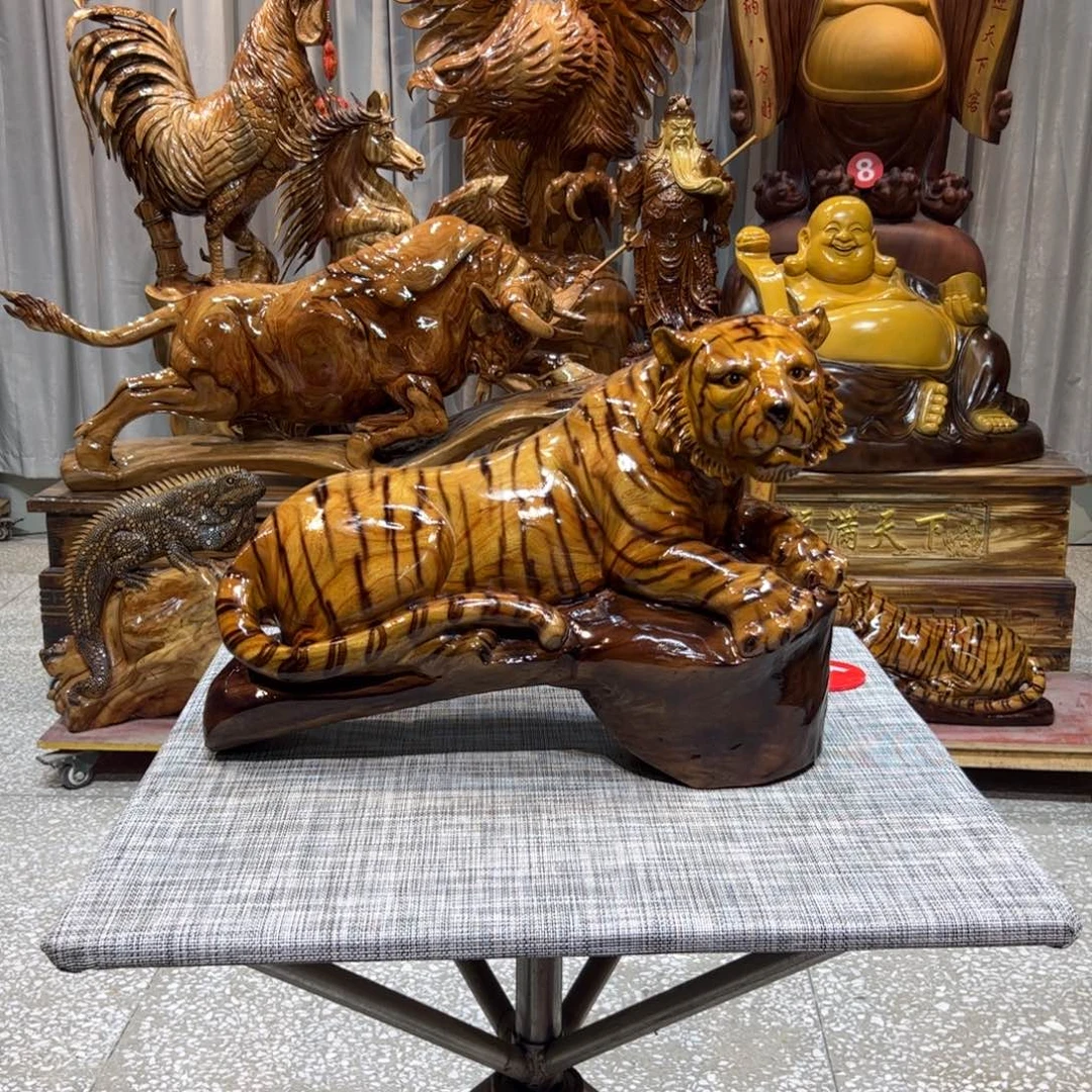 卢***熙香樟木实木根雕摆件老虎