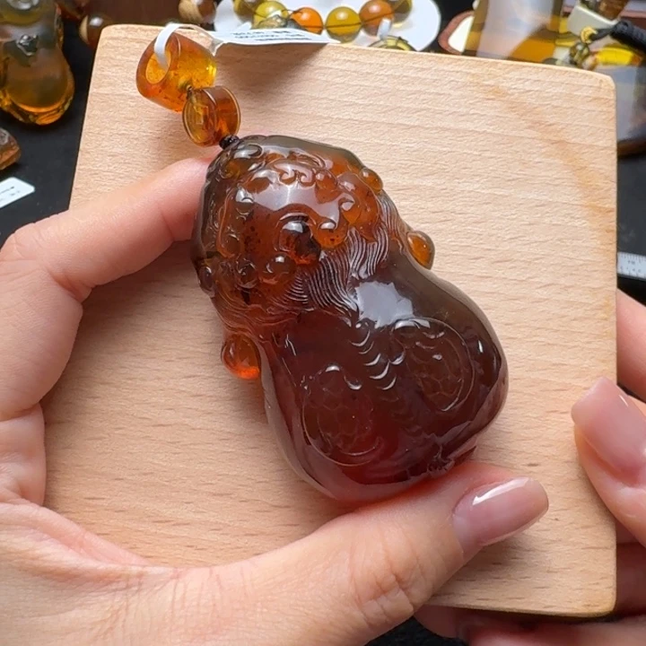 琥珀未镶嵌珠宝奇石橘红蜜飞天貔貅