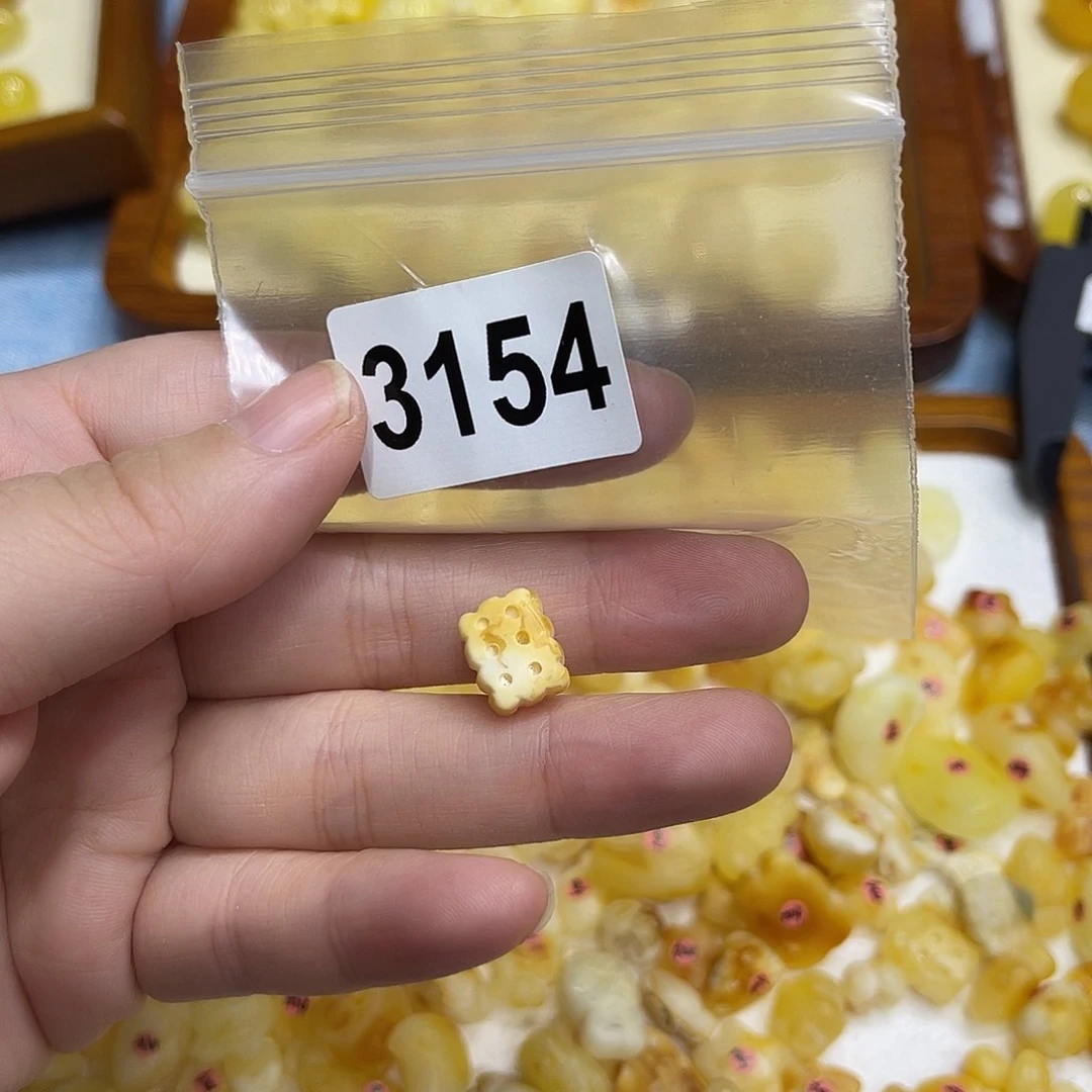 琥珀未镶嵌珠宝奇石