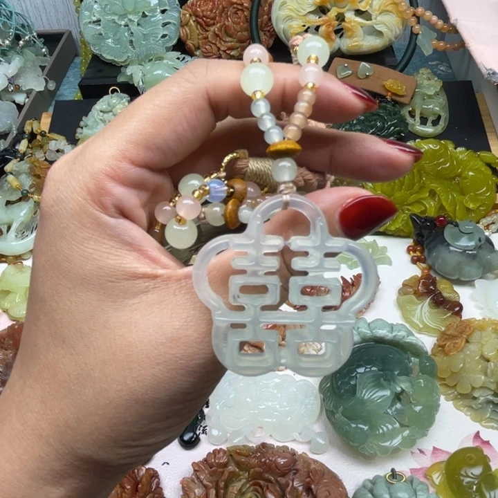 蛇纹石玉未镶嵌颈饰