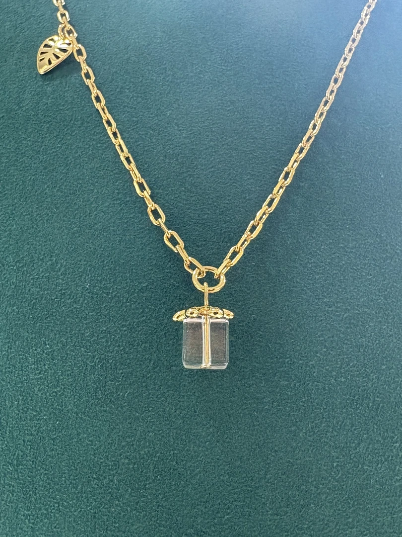 白水晶一方平安8*8(含)镶嵌时尚金色饰品