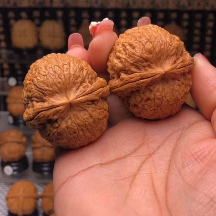 橄榄核吊坠庆****店50龙鳞狮子头