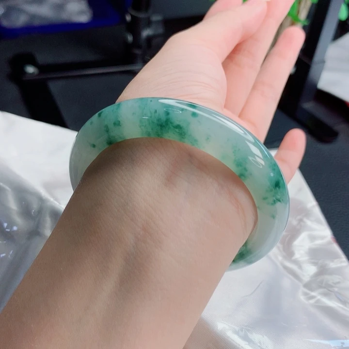 翡翠未镶嵌手镯56圈
