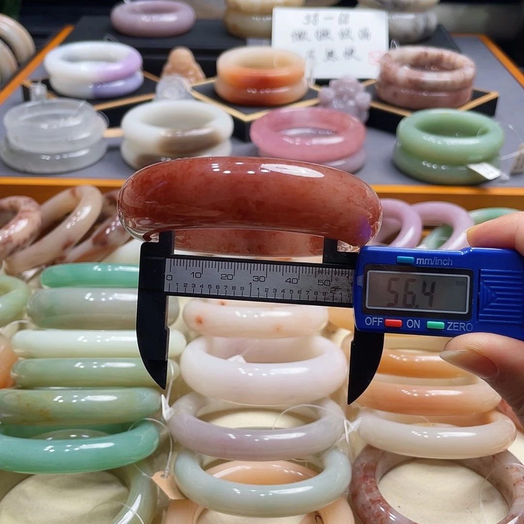 未镶嵌手镯石英岩玉