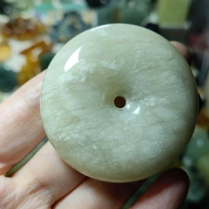 岫玉未镶嵌平安扣