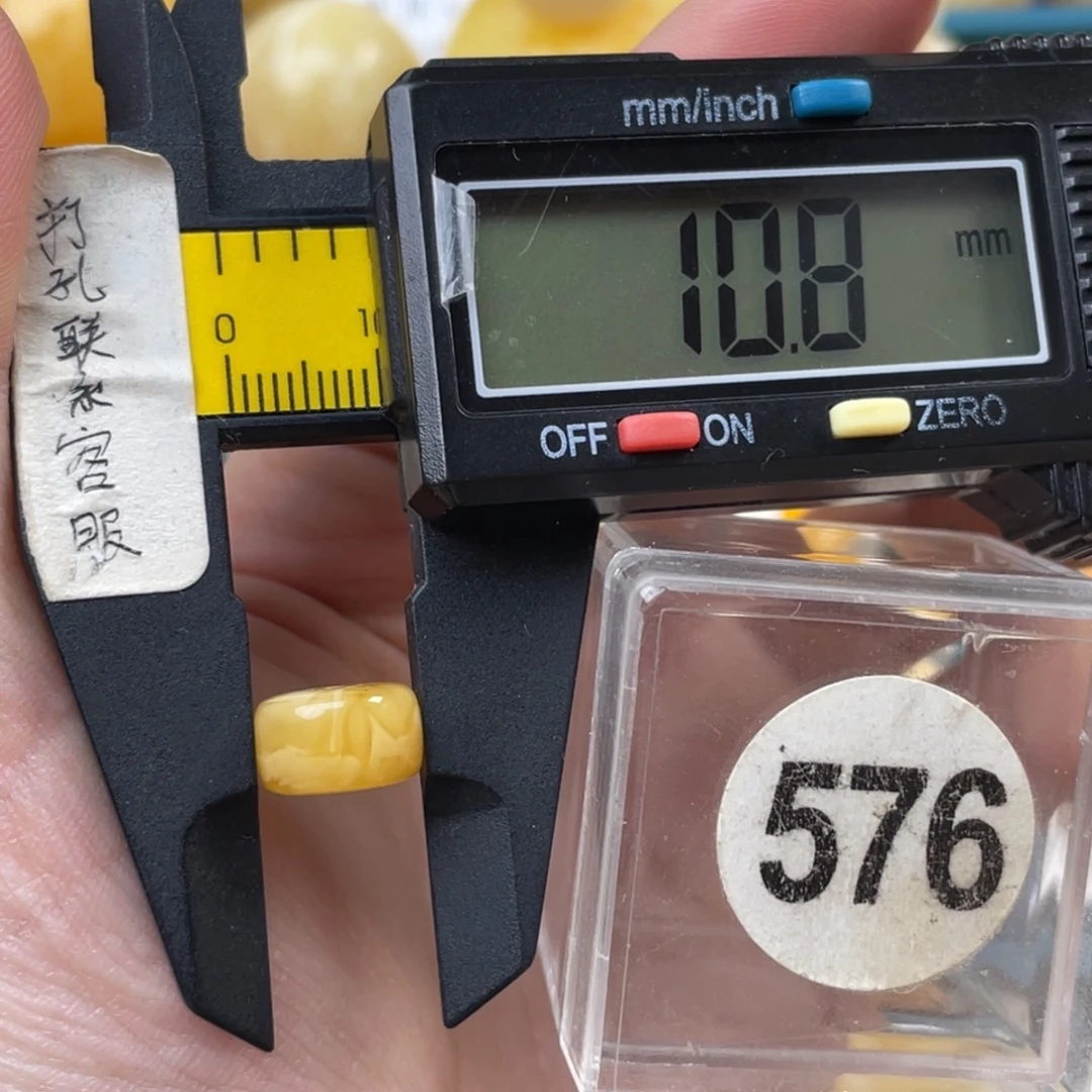 蜜蜡未镶嵌珠宝奇石