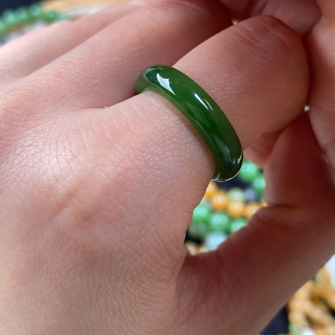 和田玉未镶嵌戒圈俄碧辣绿戒圈