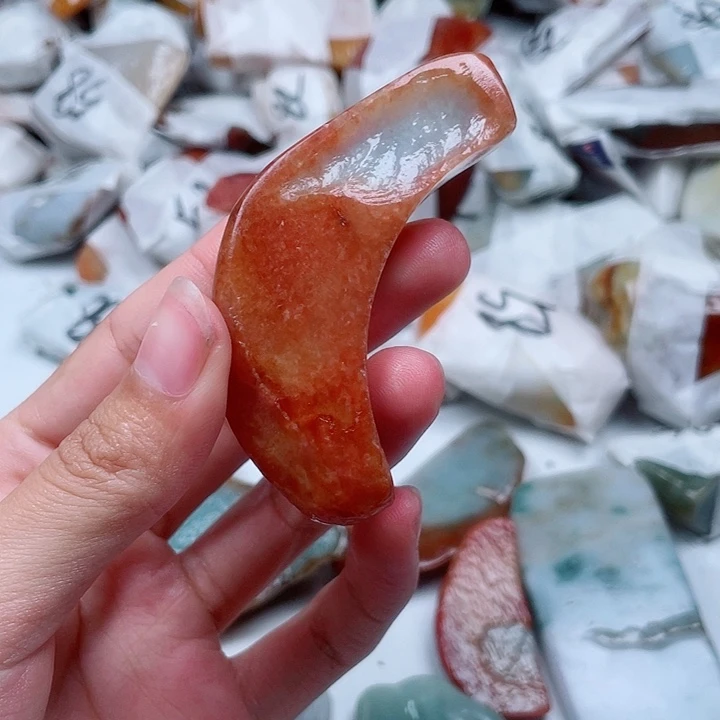 一***哥颈饰未镶嵌翡翠翡翠