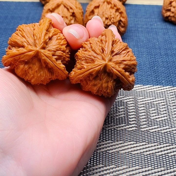 锦***快文玩核桃吊坠三棱