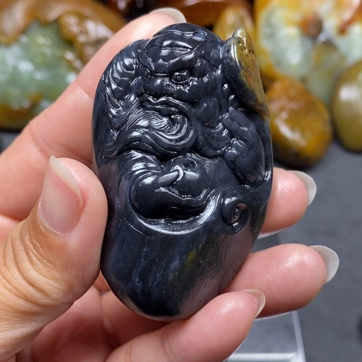 和田玉未镶嵌把件