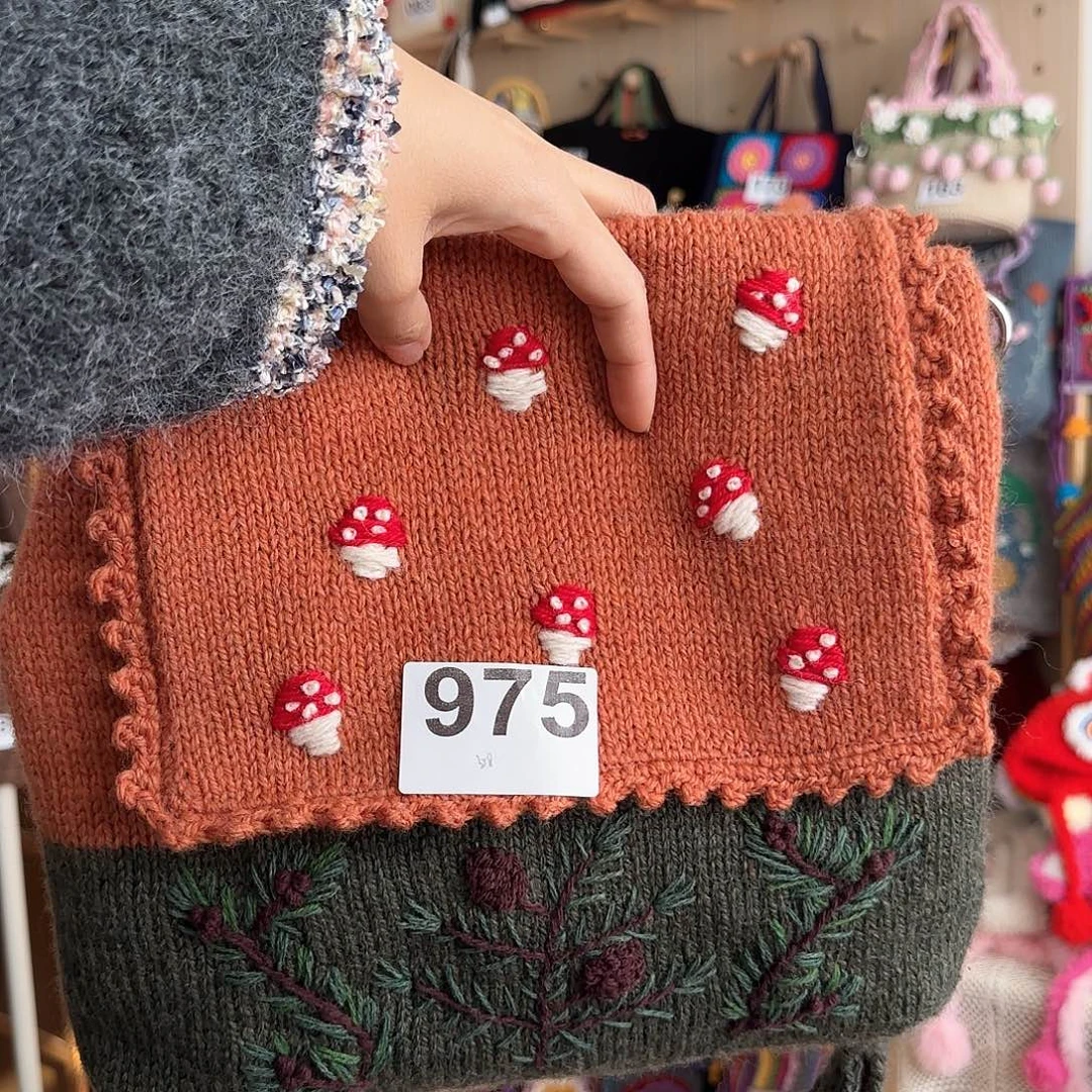 织绣补差 蘑菇斜挎包