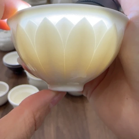 微瑕定瓷莲瓣主人杯