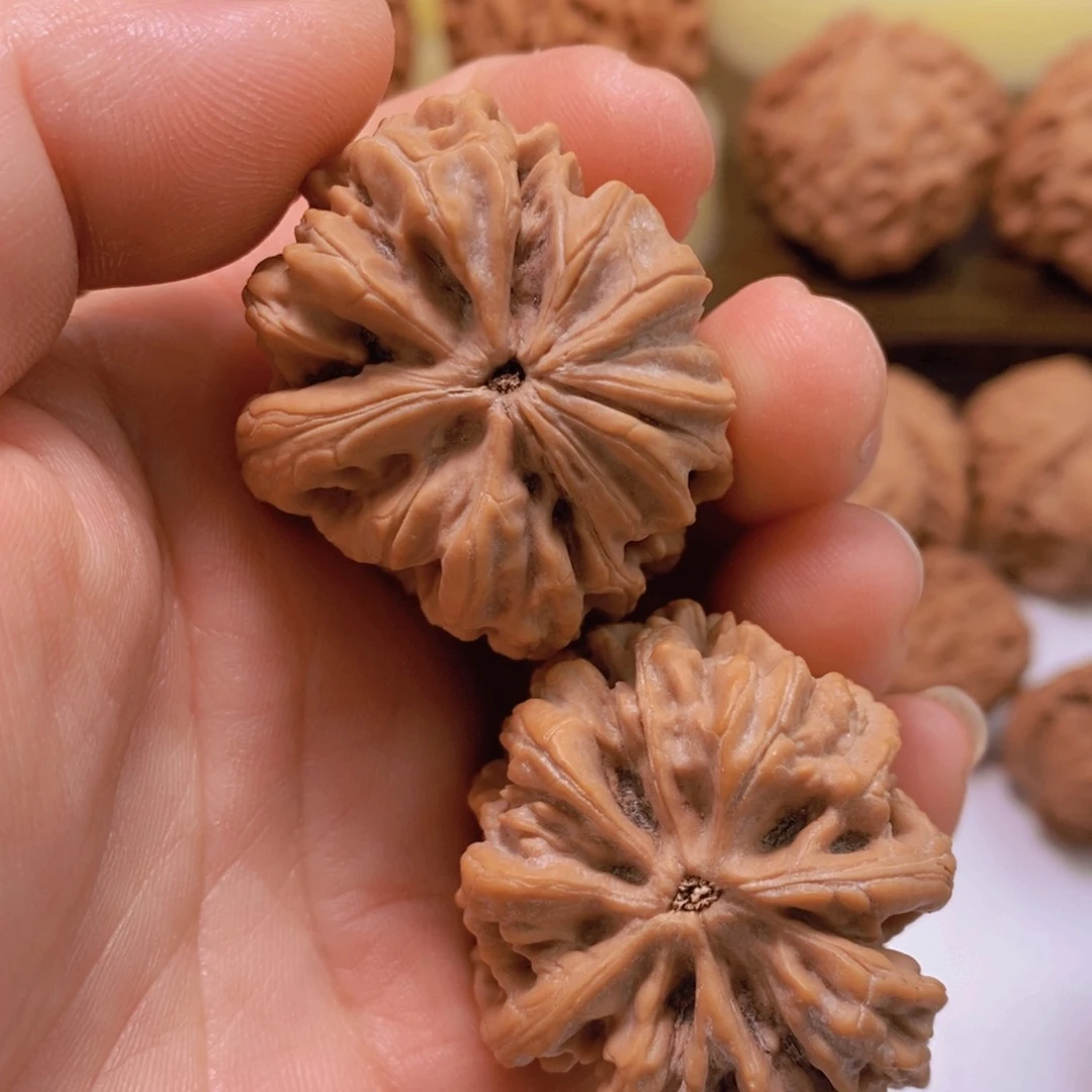 文玩核桃把件深**紫