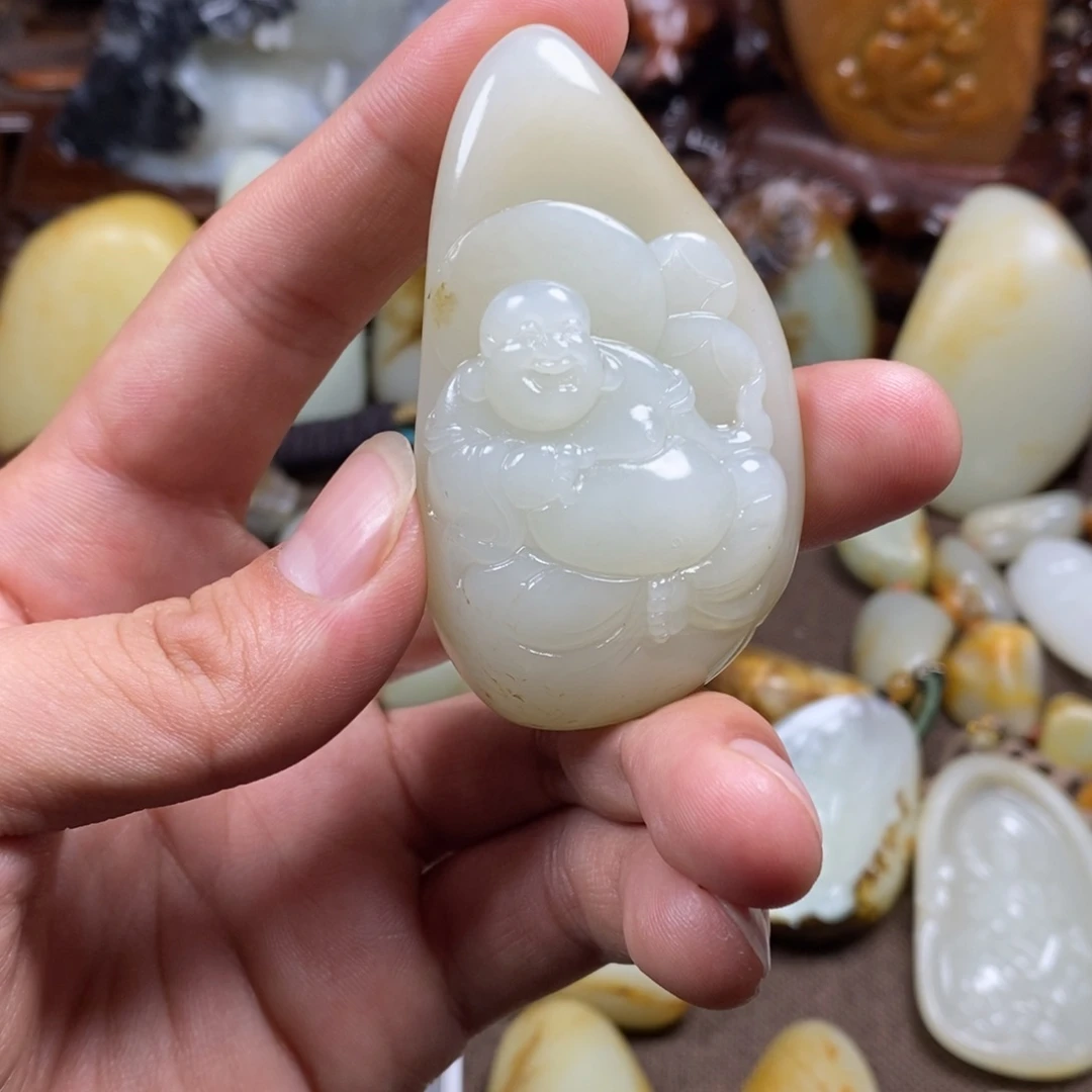 和田玉未镶嵌把件