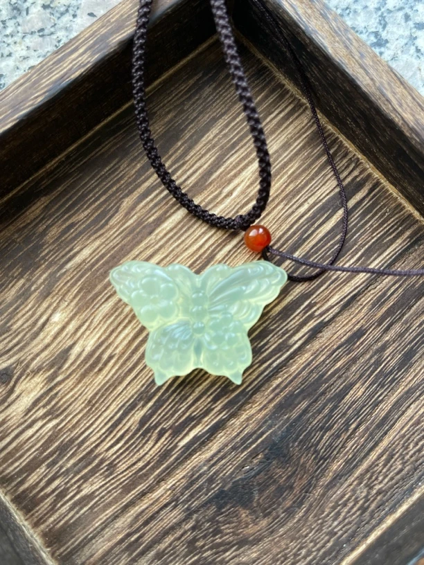 岫玉蝴蝶吊坠 蝴蝶挂件
