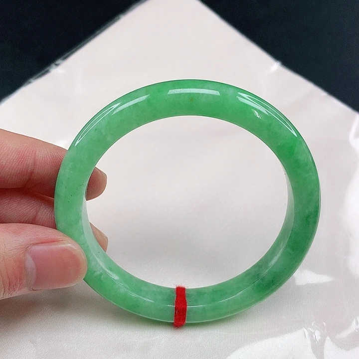 翡翠手镯未镶嵌圈55.5。1404