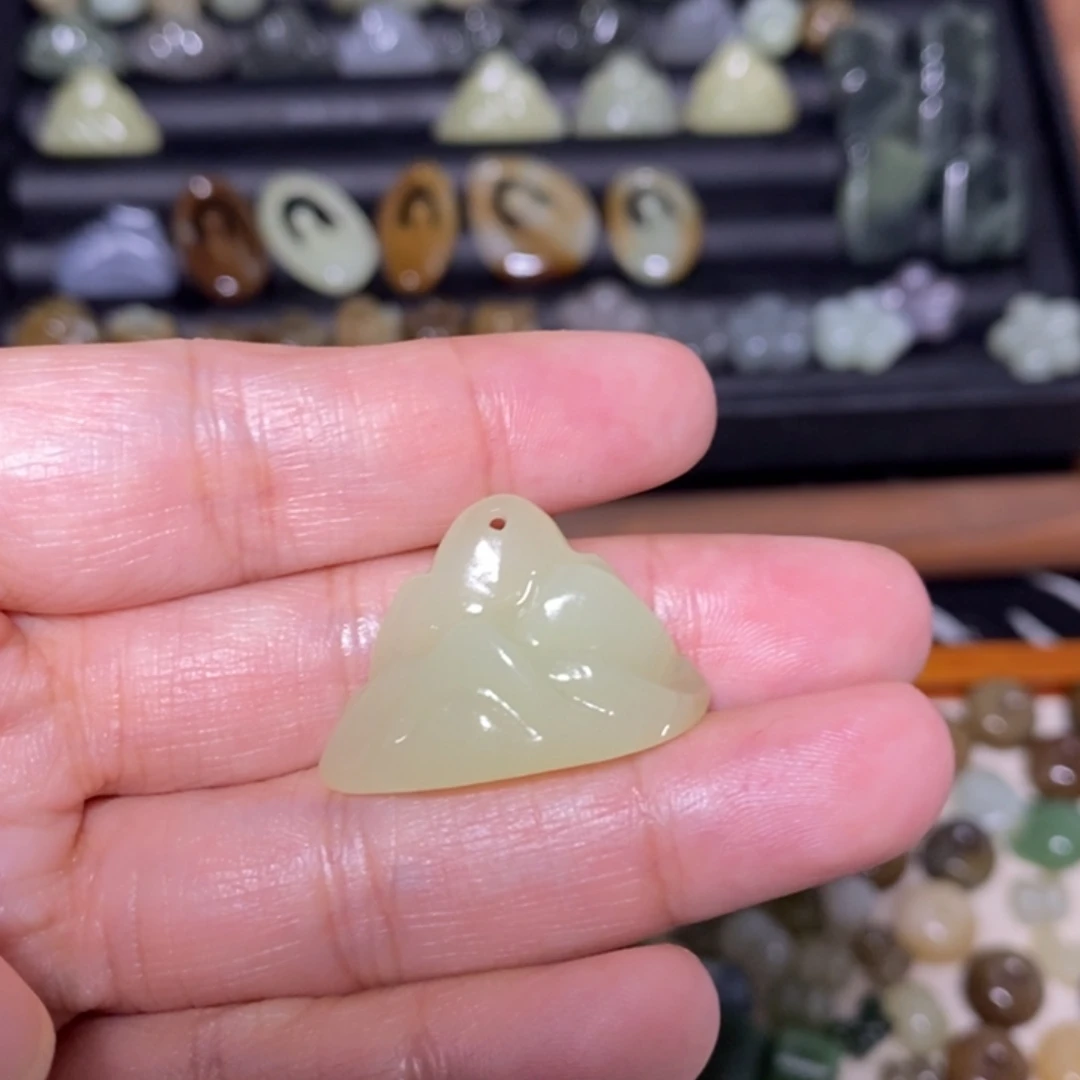 和田玉未镶嵌手链微瑕小面有水草