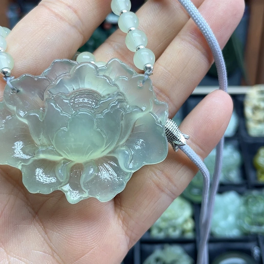 蛇纹石玉未镶嵌颈饰