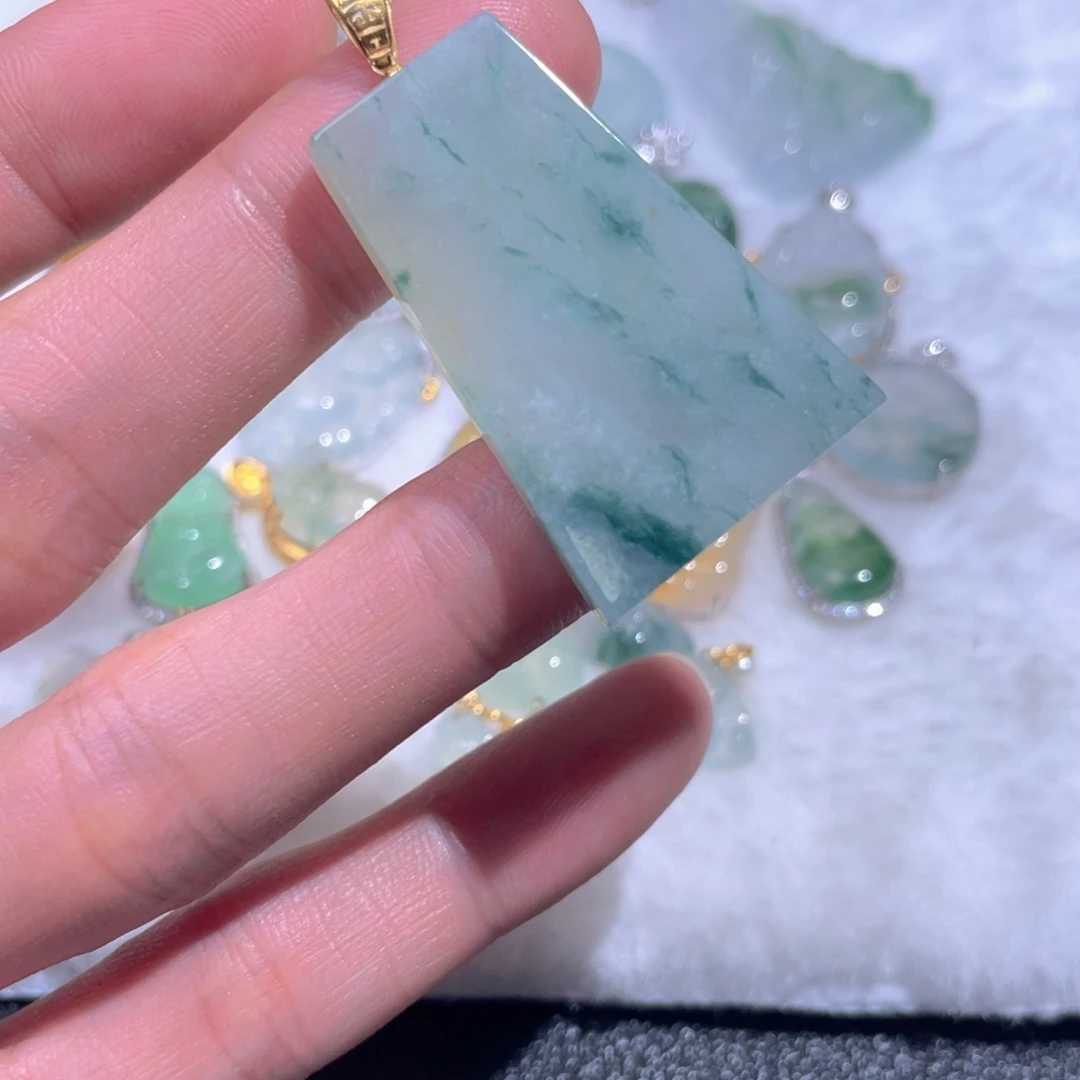 颈饰18K金镶嵌翡翠翡翠