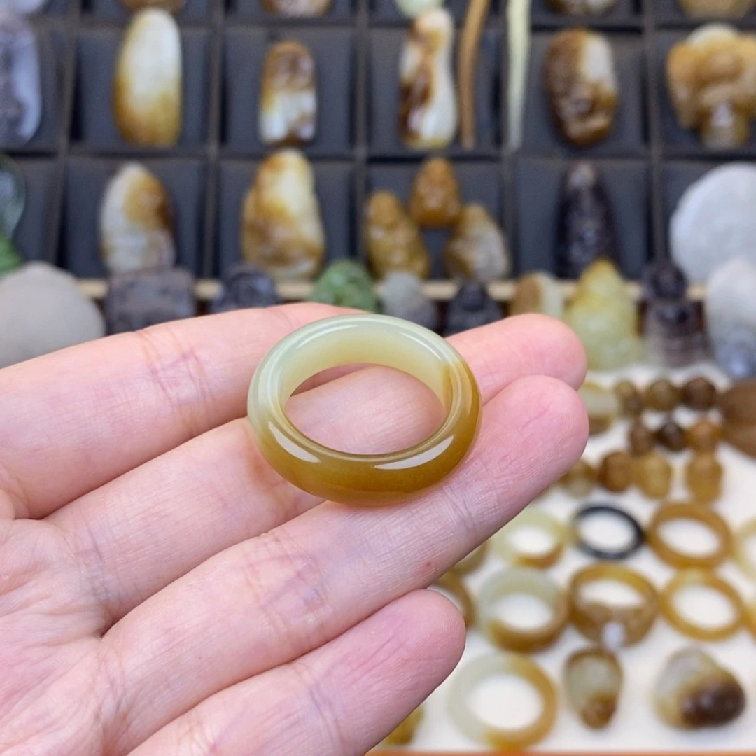 和田玉未镶嵌戒指