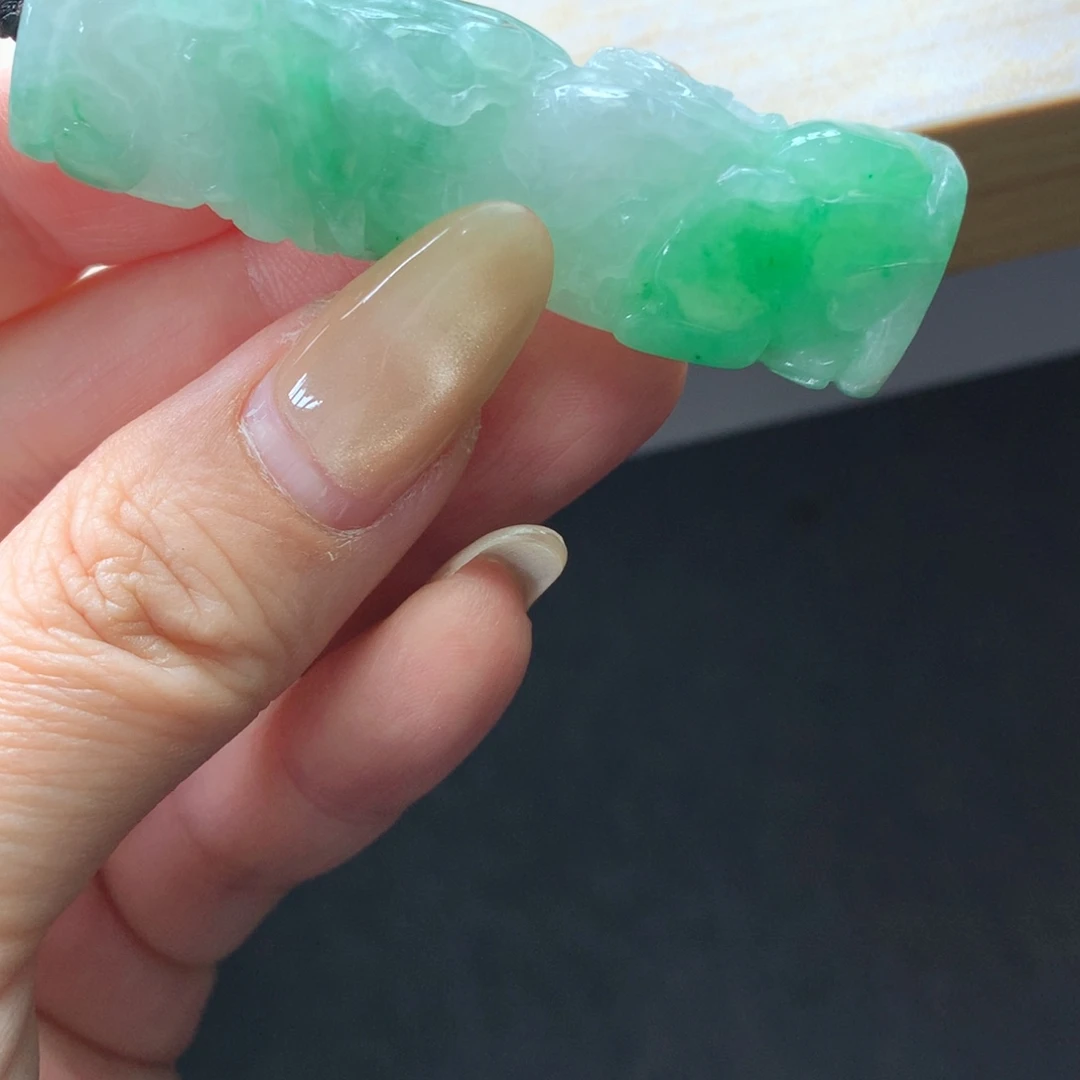 翡翠未镶嵌颈饰吊坠