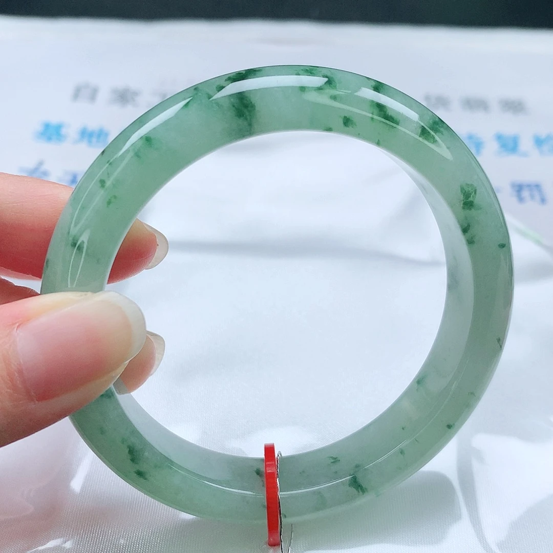翡翠手镯未镶嵌58圈