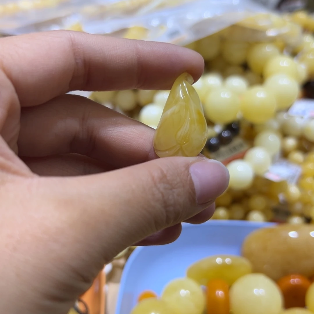 琥珀珠宝奇石未镶嵌