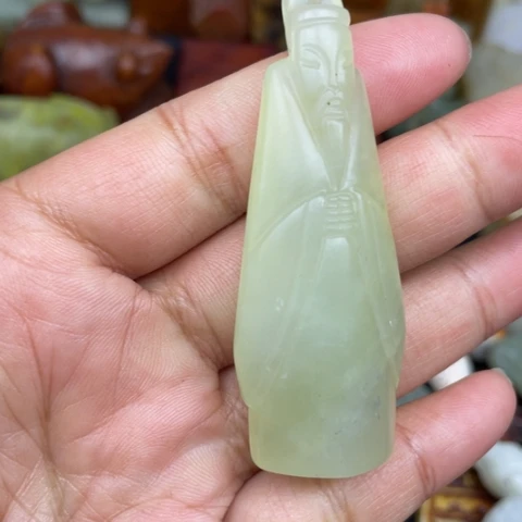 蛇纹石玉未镶嵌颈饰3