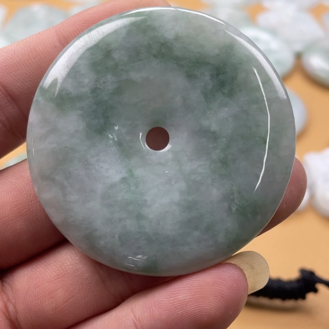 翡翠未镶嵌颈饰平安扣