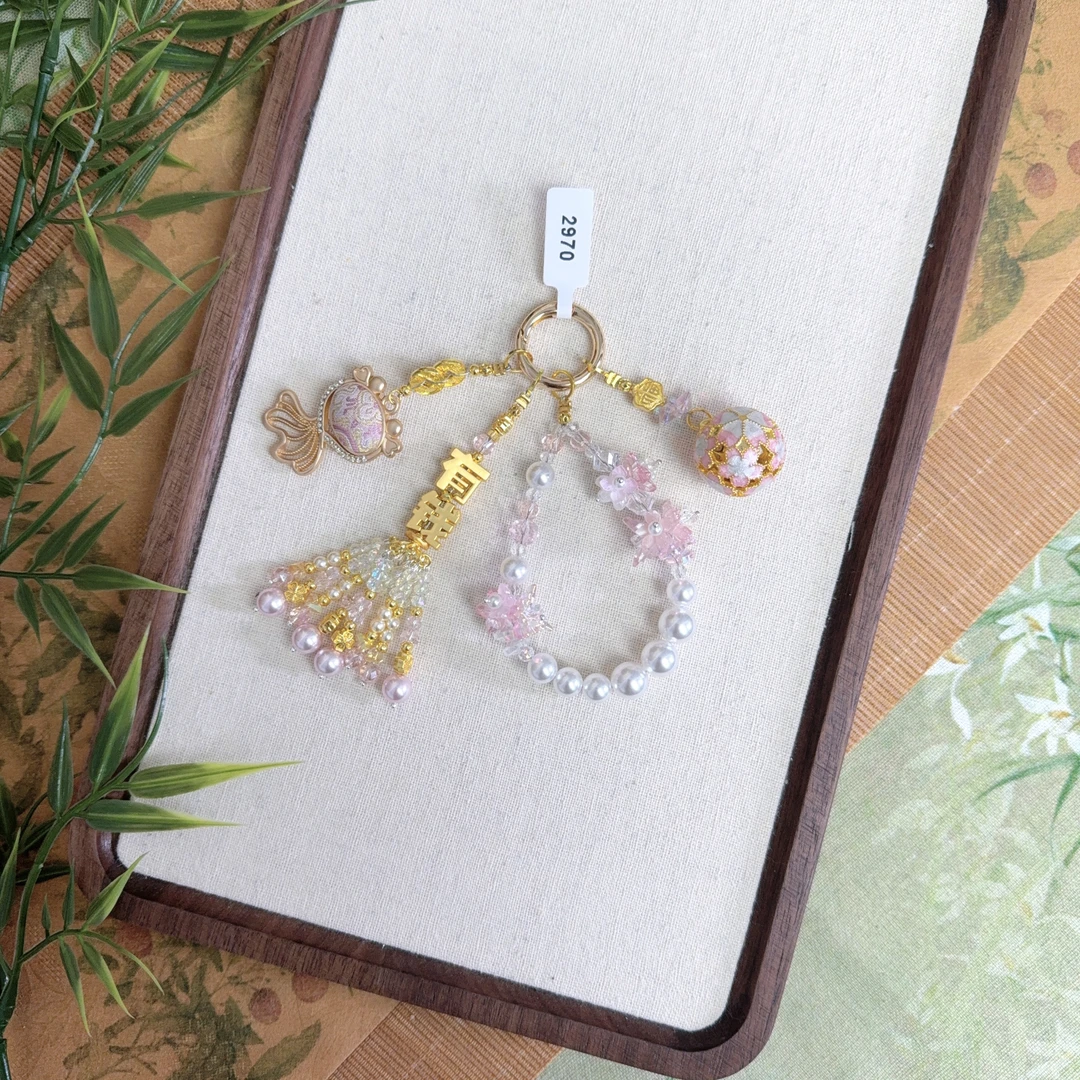 2970-粉定胜金鱼铃铛有钱手机链新中式国风包挂