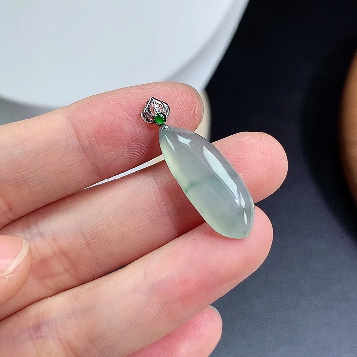 翡翠18K金镶嵌颈饰佛公