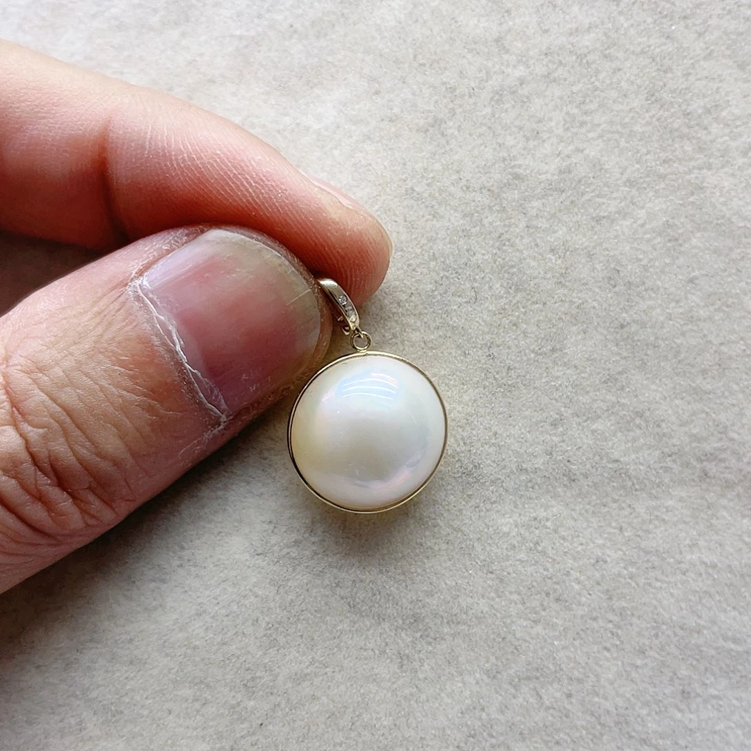 拼合珍珠（马贝珠）颈饰18K金镶嵌