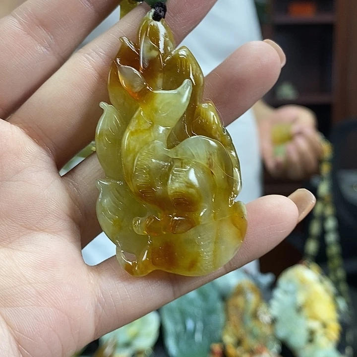 蛇纹石玉未镶嵌颈饰