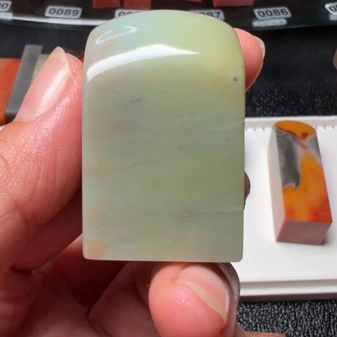 老挝石在我们的世界里